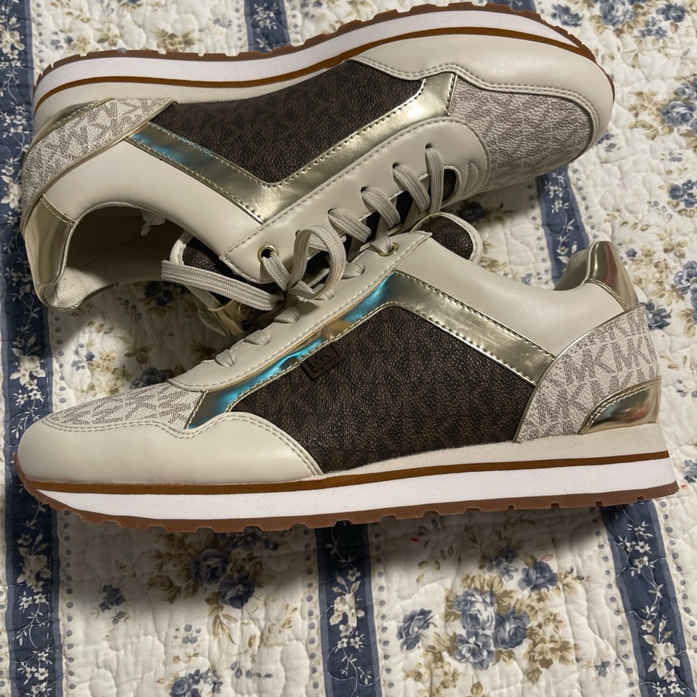 NIB $225 MICHAEL KORS Maddy Two-Tone VANIL/BRWN Logo and Mesh Trainer 10M